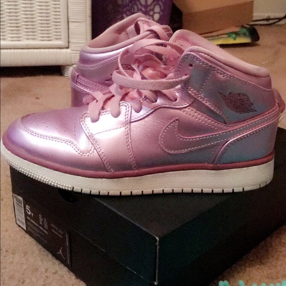 Air Jordan 1 Mid Se GS “Pink Rose” 5Y Air Jordan 1 Mid Se GS “Pink Rose” 5Y